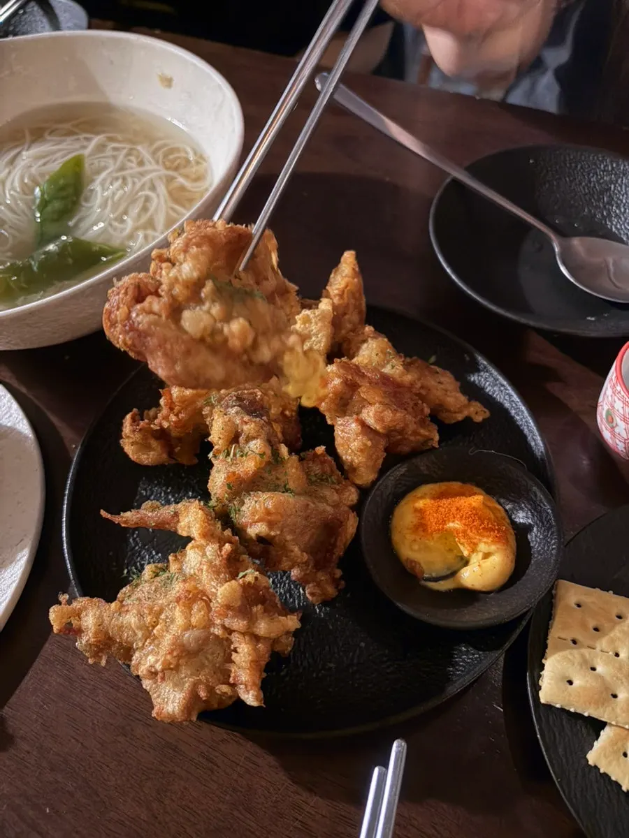 ₩8,000 boneless fried chicken with cheese sauce