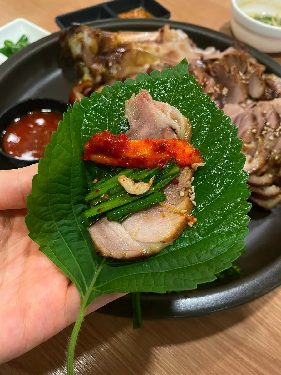 Bite-sized jokbal wrap