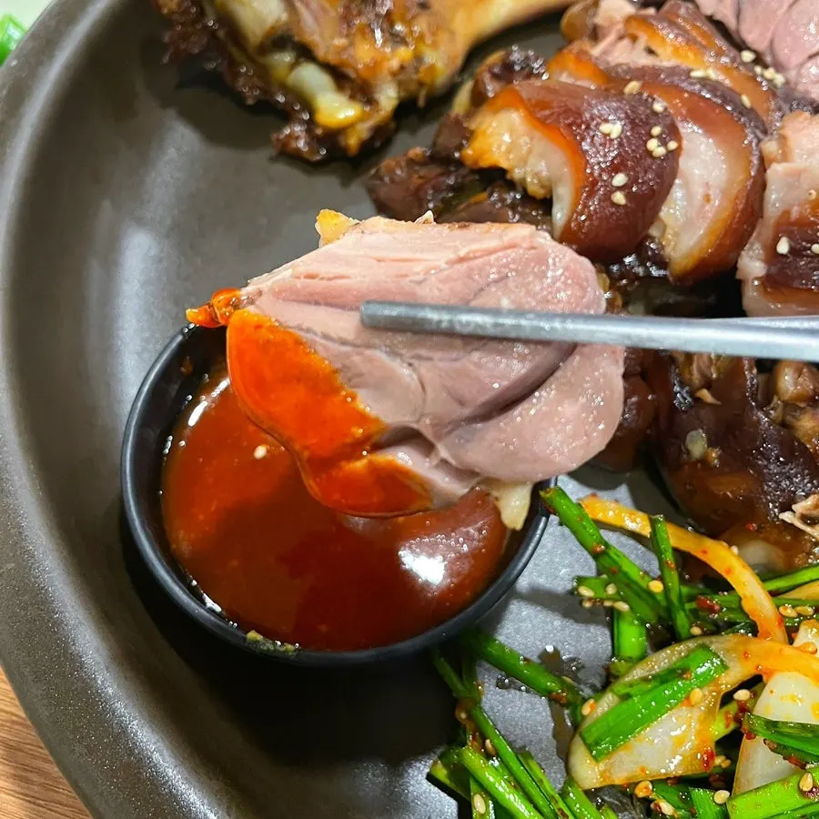 Jokbal dipped in vinegar-chili sauce