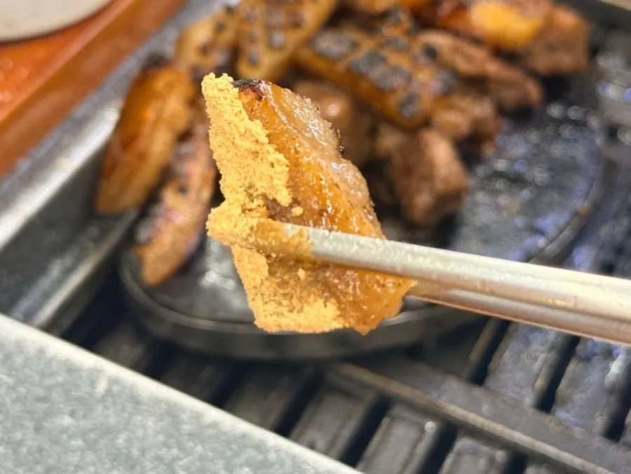Pork rind dipped in bean powder and sauce