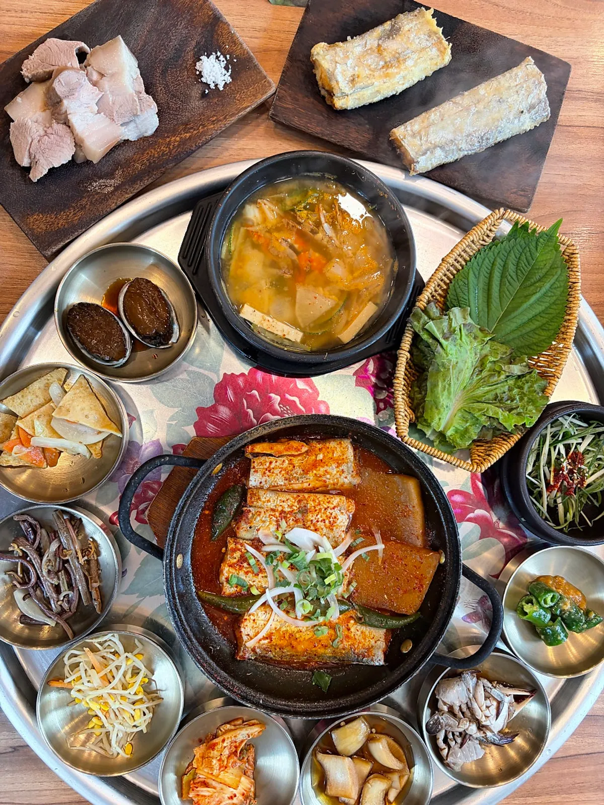 The 13-dish Jeju set meal for two at Jongdal Sudatteul