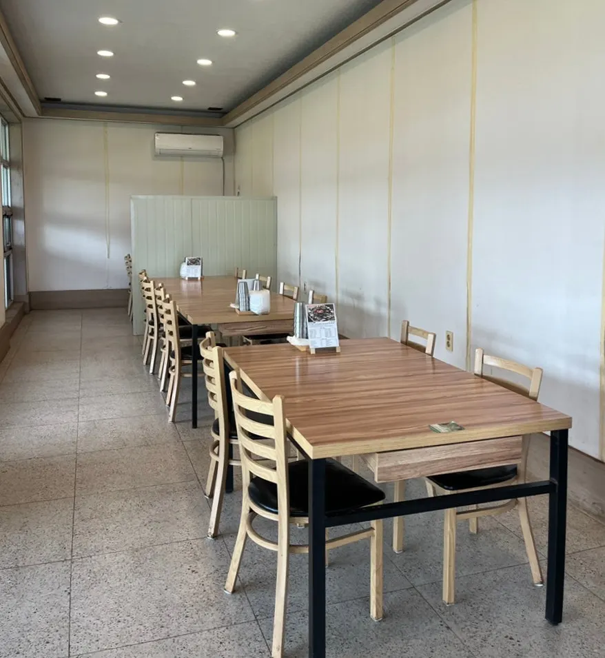 Widely spaced tables inside Jongdal Sudatteul's dining hall