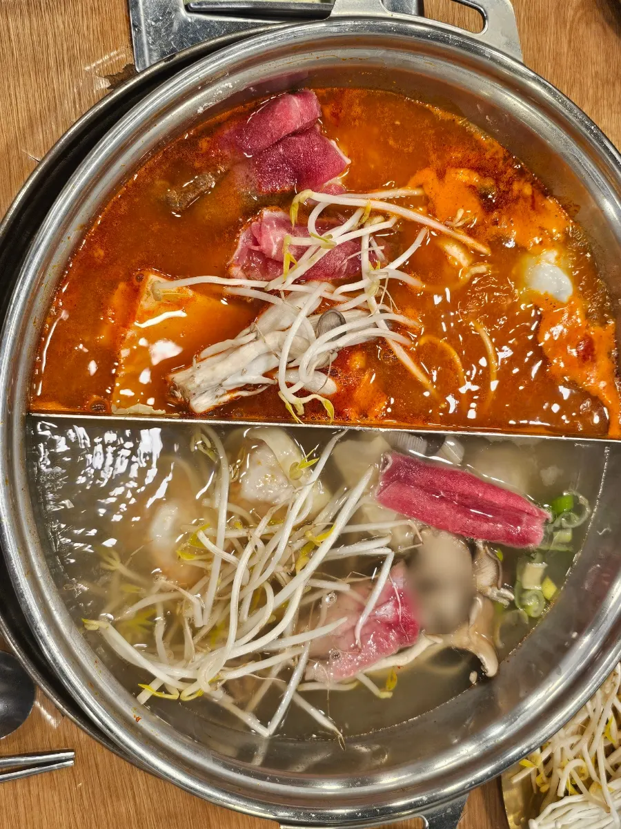 Main photo of mandu hot pot at Jongga Mandu near Jongno 3-ga Station
