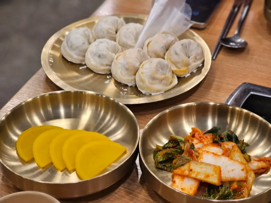 Plastic glove provided for placing dumplings