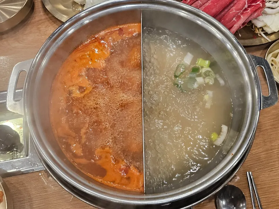 Pot divided into clear and red half-and-half broth