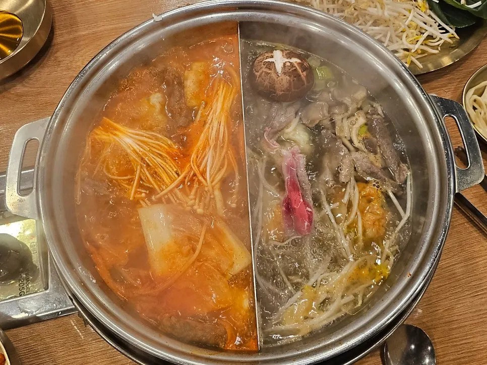 Fully cooked mandu hot pot