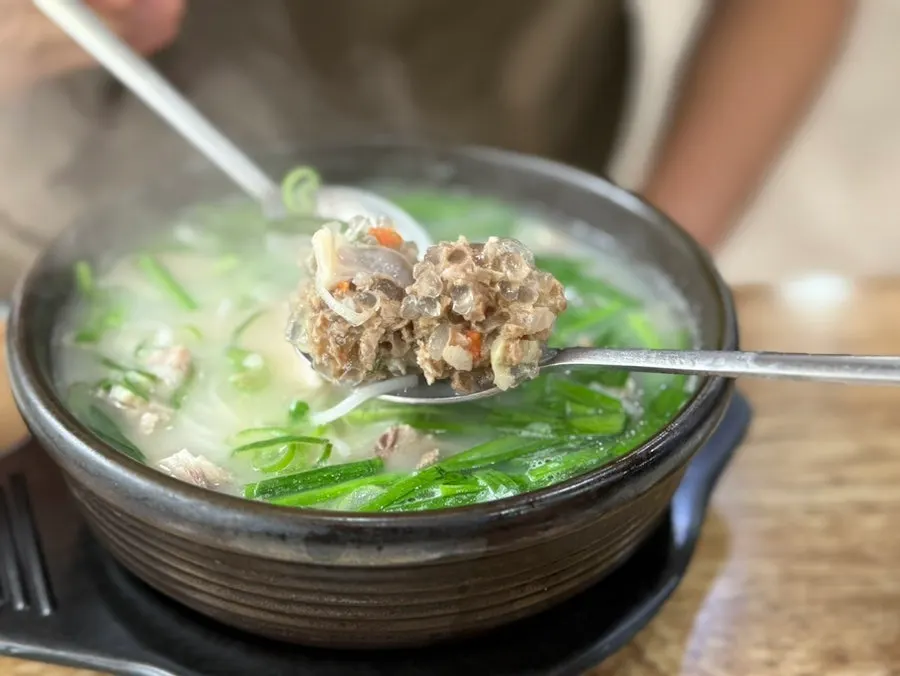 순대가 듬뿍 든 순대국밥