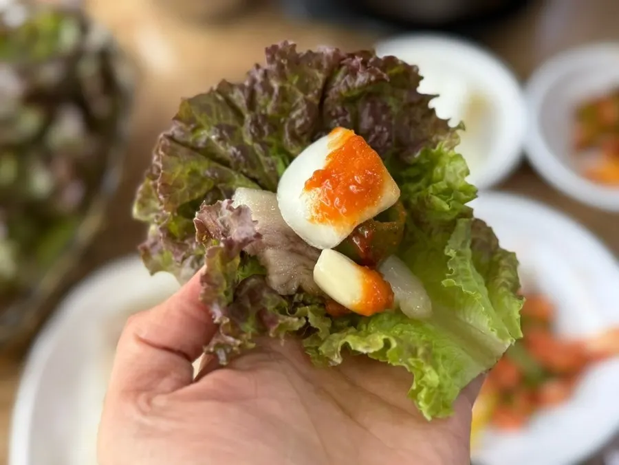 수육 쌈 한 입 크기