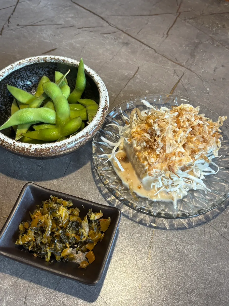 세 가지로 나온 기본 안주 상차림