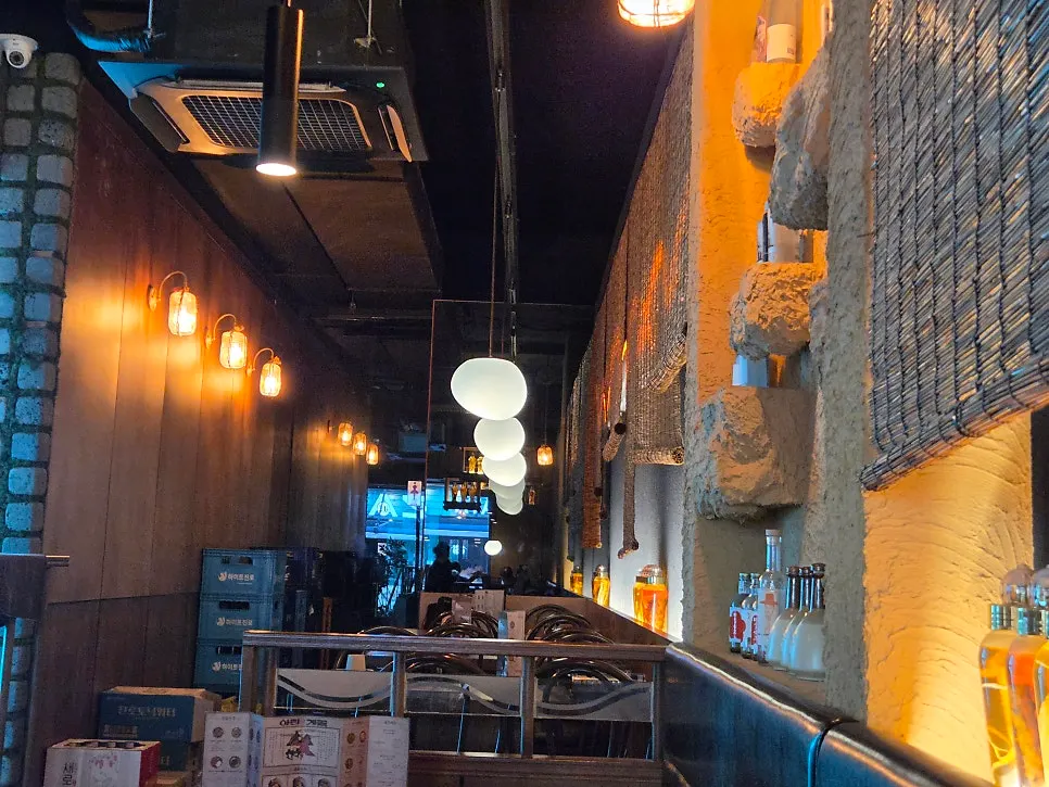 Interior atmosphere at Ari Gyegok Jonggak