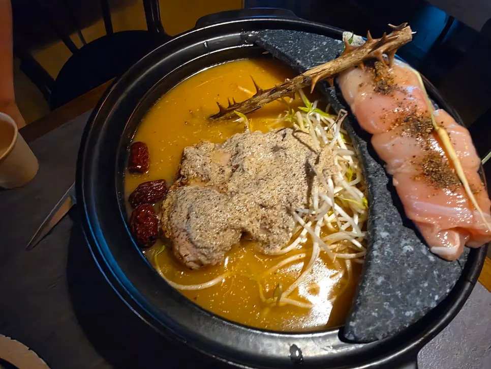 Perilla chicken hot pot at Ari Gyegok Jonggak