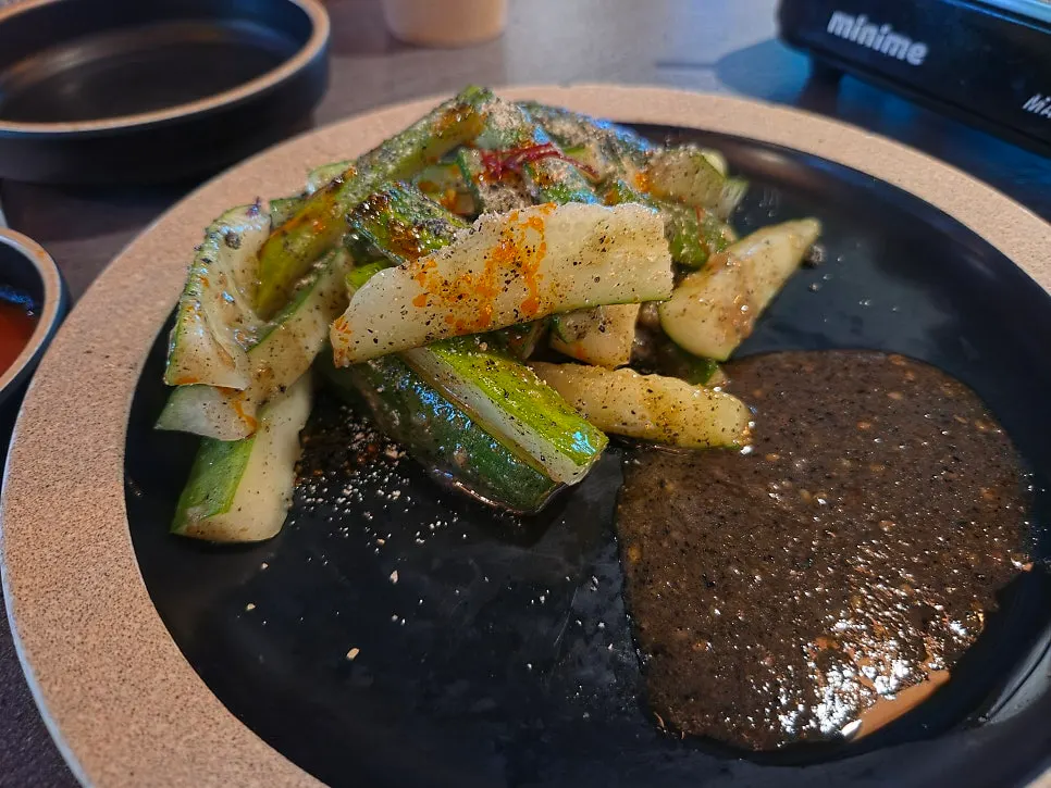 Black sesame cucumber salad at Ari Gyegok Jonggak