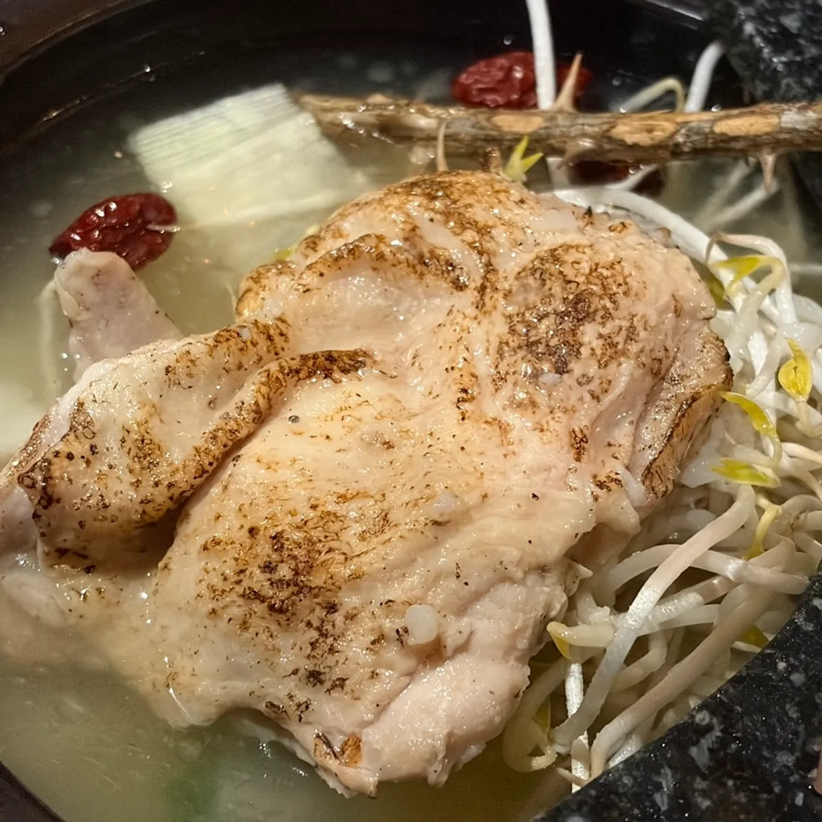 Table setting with the original chicken hot pot at Ari Gyegok Jonggak