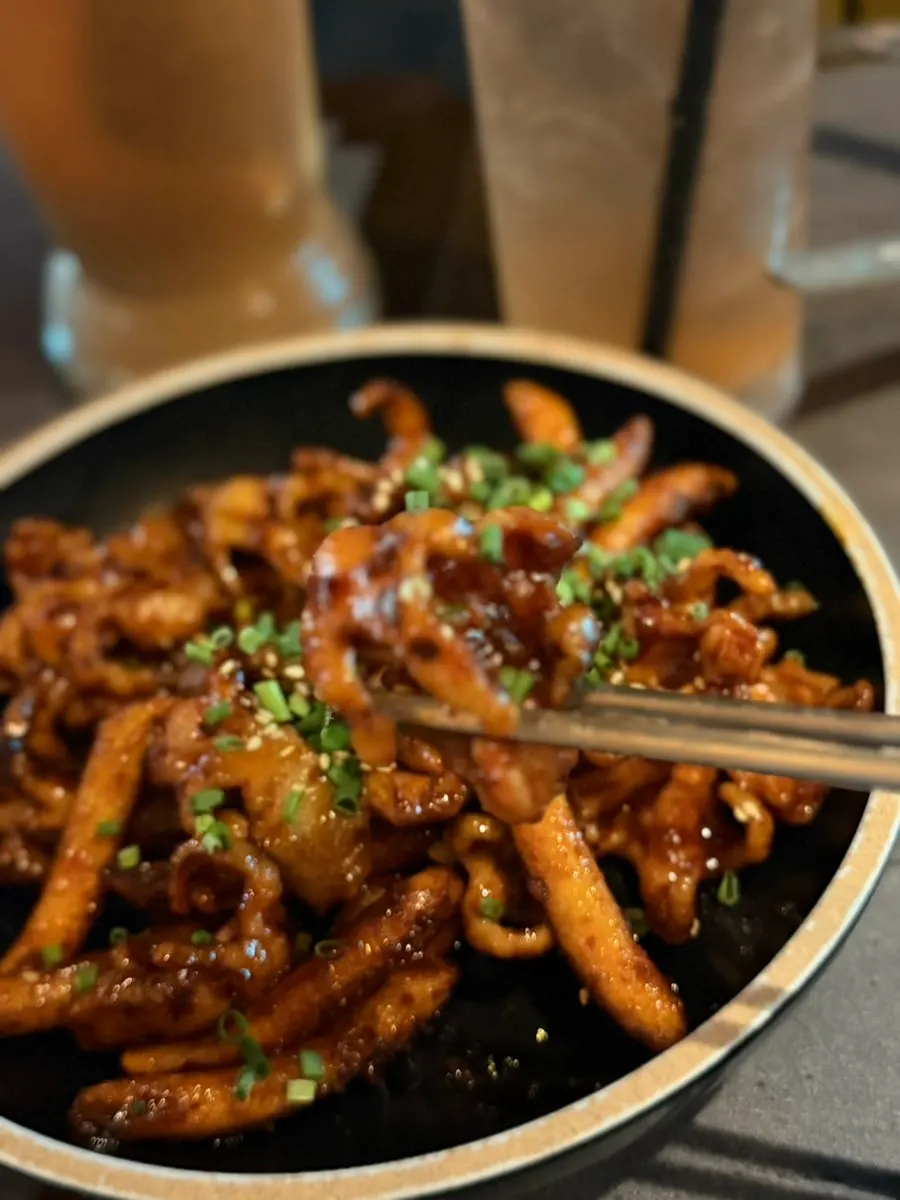Rice cake chicken feet stir-fry dipped in mayonnaise