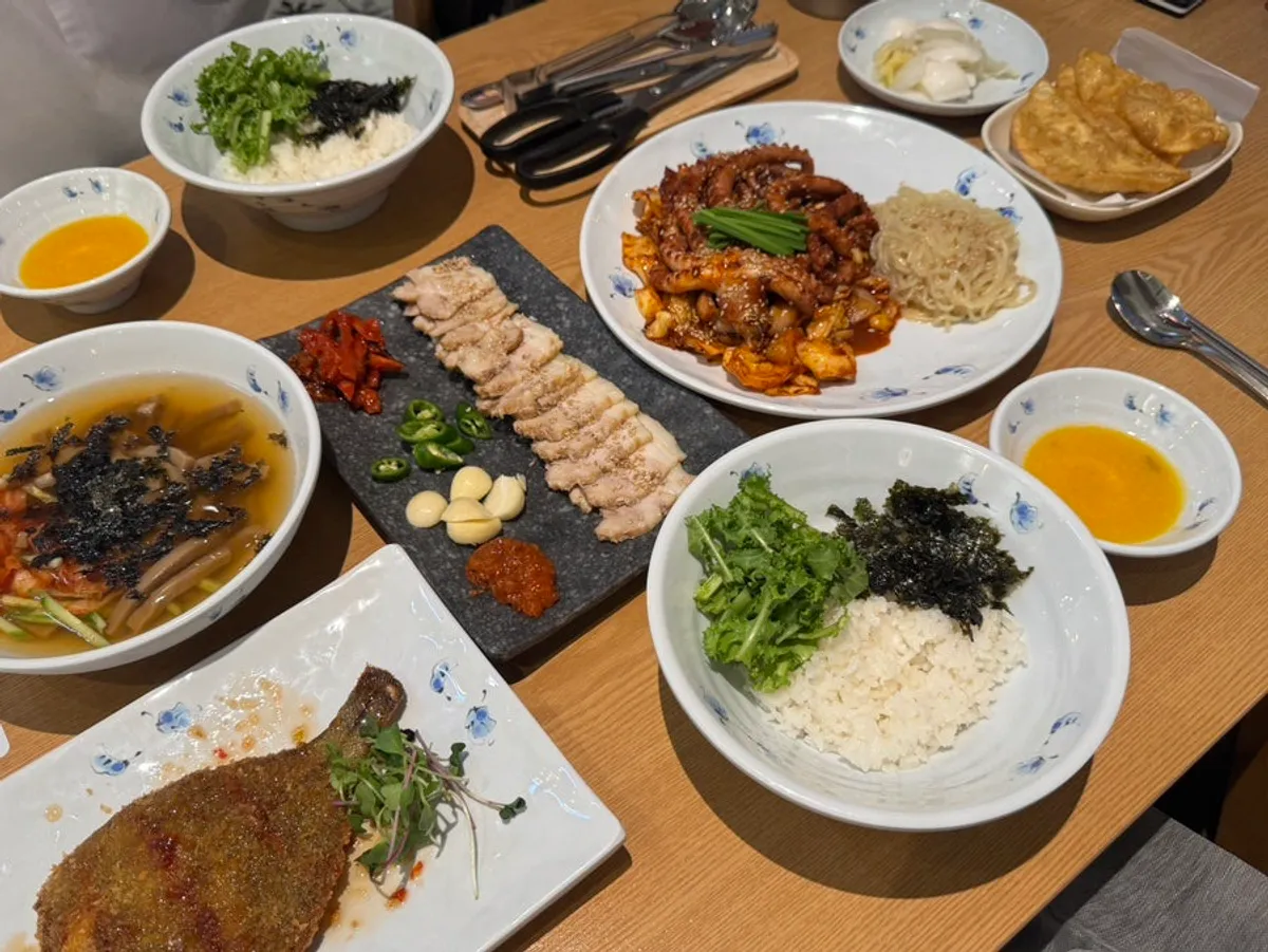 잔칫상 세트로 차려진 낙지볶음 한상