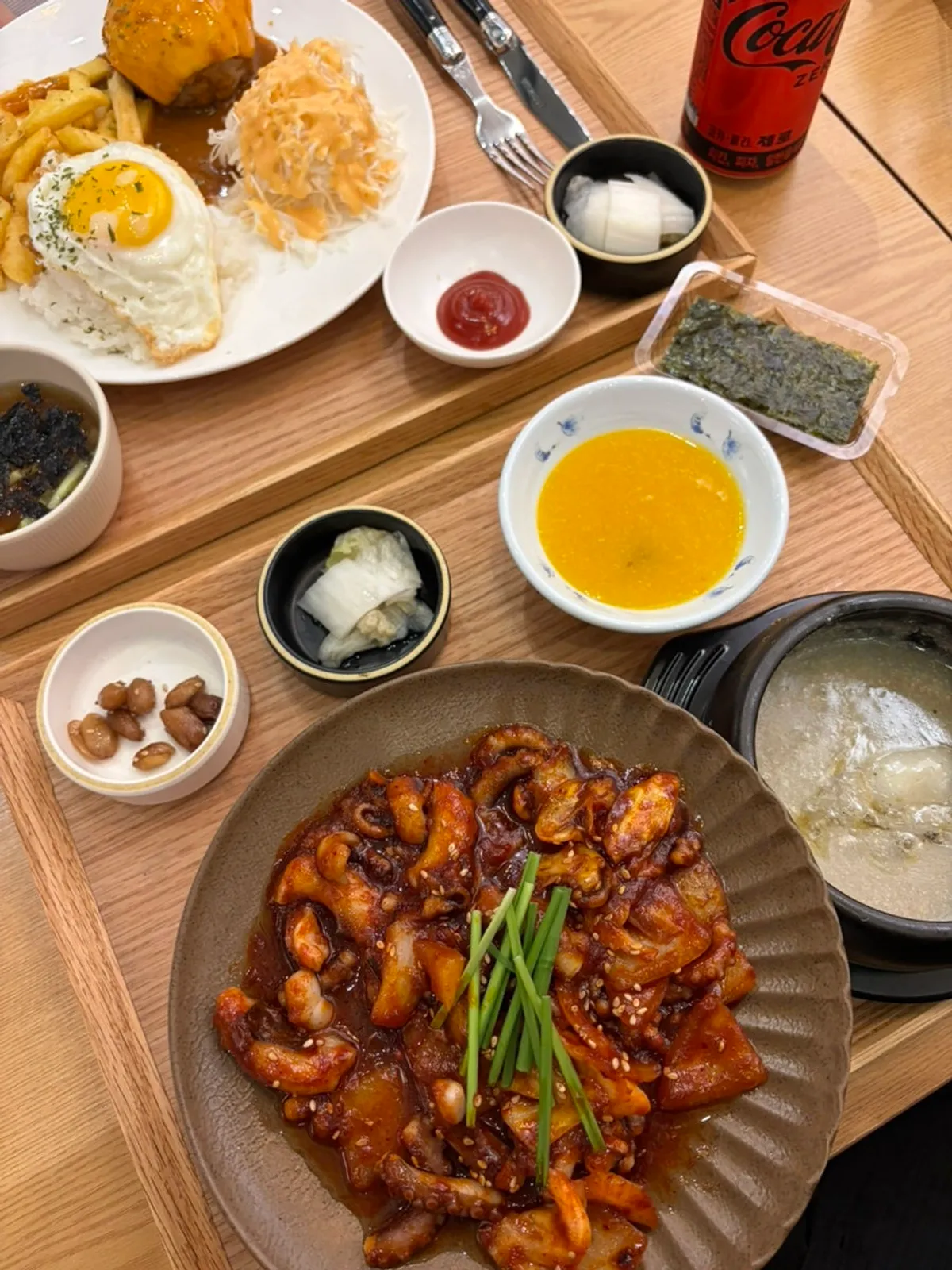Table spread of the octopus stir-fry set and 1988 hamburg steak