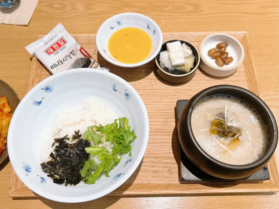 매콤한 양념의 낙지볶음 접시