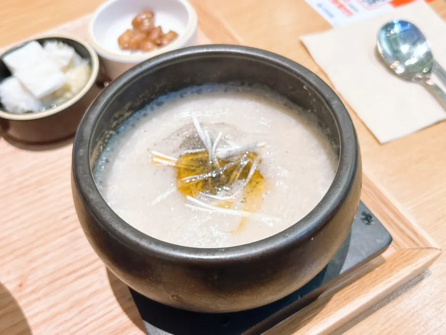 고소한 국물의 버섯들깨탕