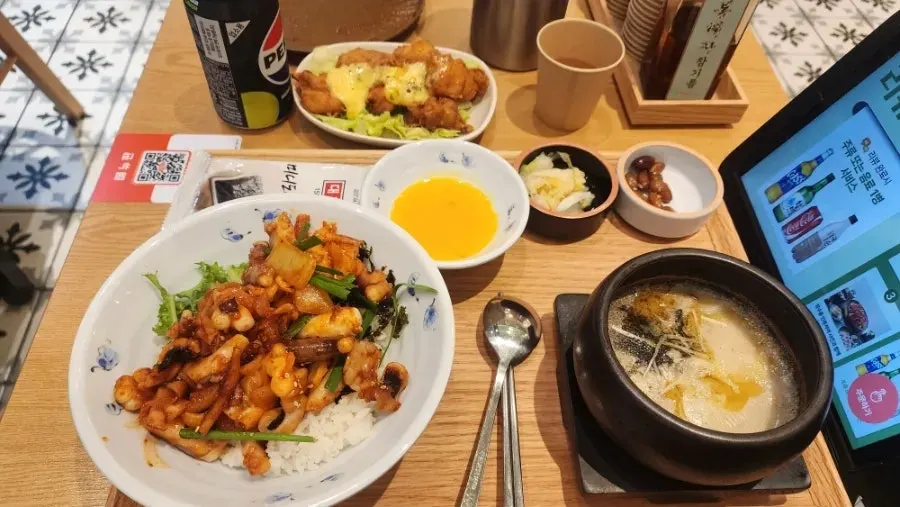 깔끔한 봉혜자네주방 종로타워점 매장 내부