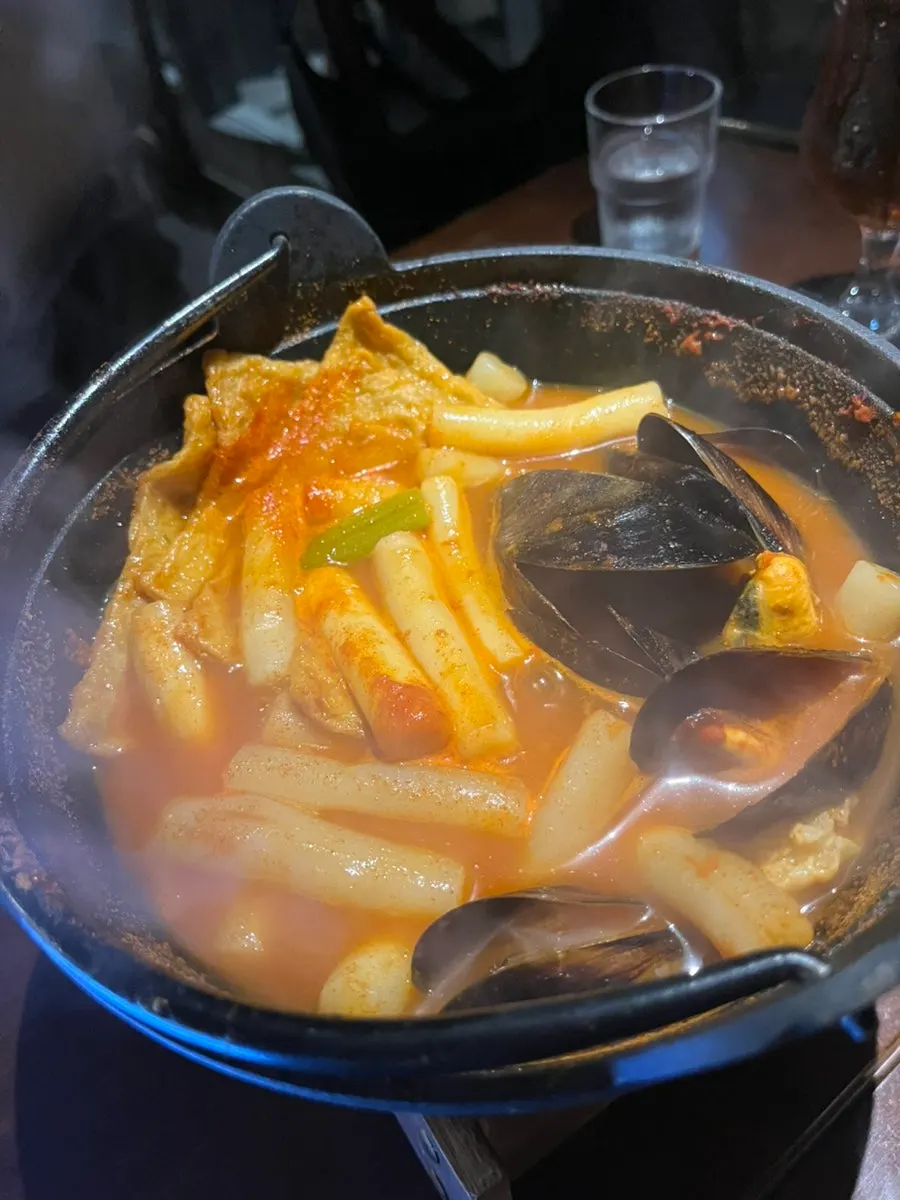 수제맥주와 함께 차려진 테이블