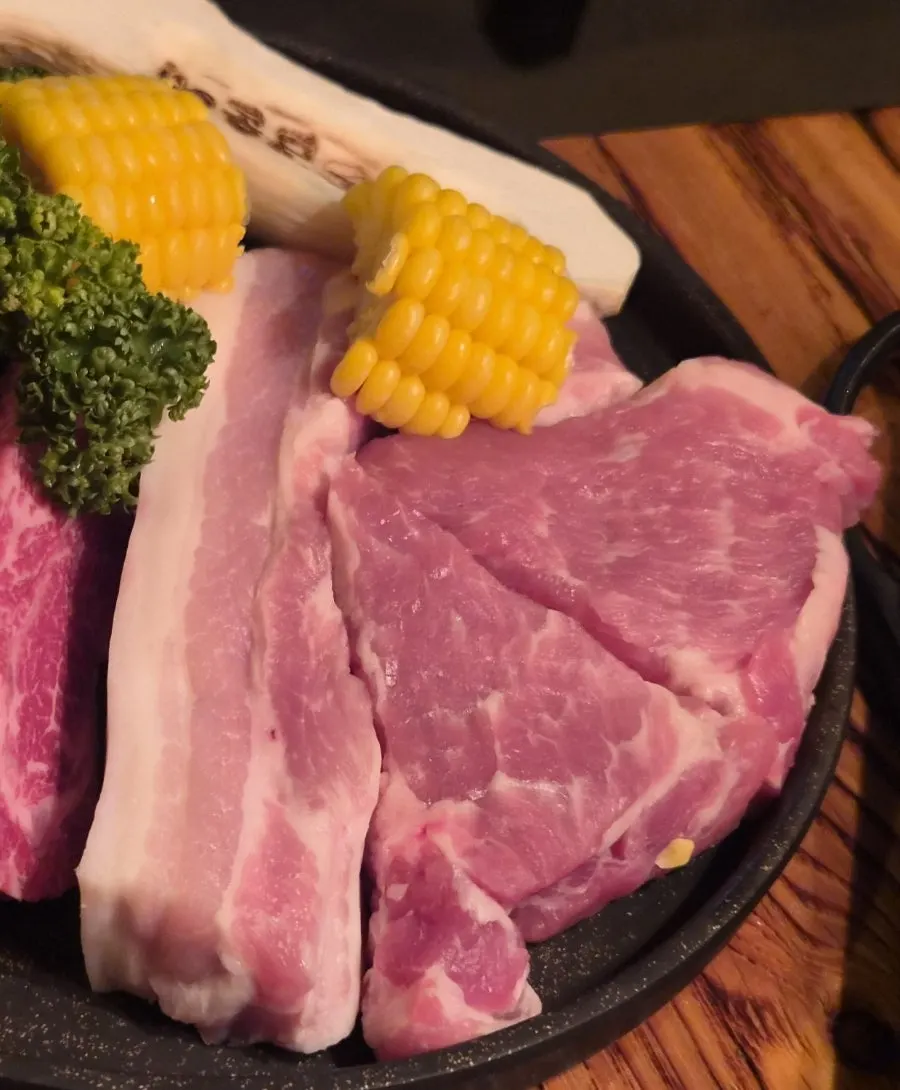 Beef and pork for charcoal grilling