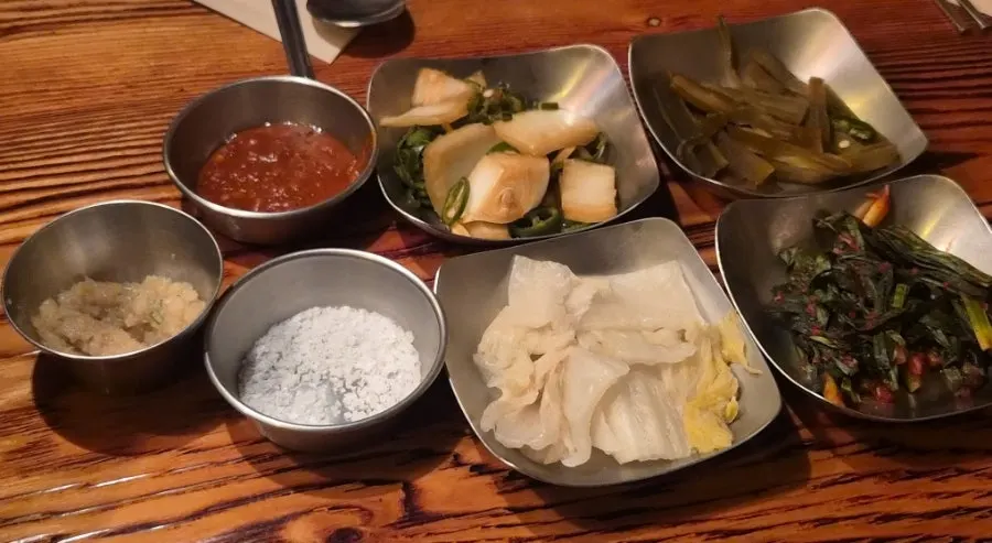 Side dishes for charcoal-grilled meat