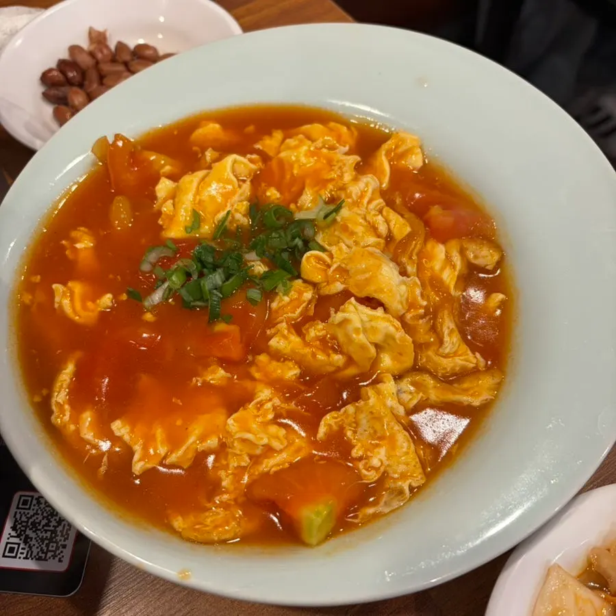 Close-up of uyuk dosakmyeon showing the noodle texture