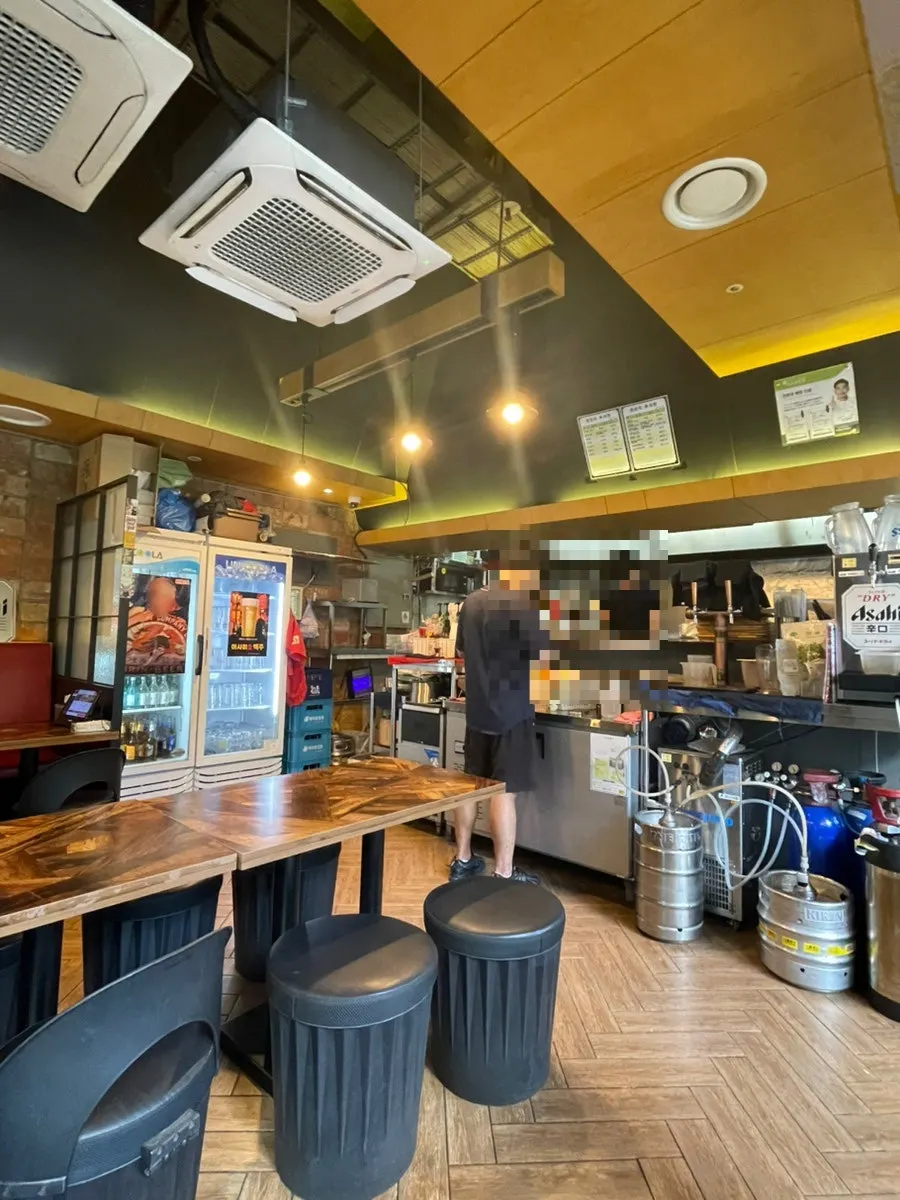 Entrance of Didi's Pizza Pub Jongno Main Branch on Sambong-ro
