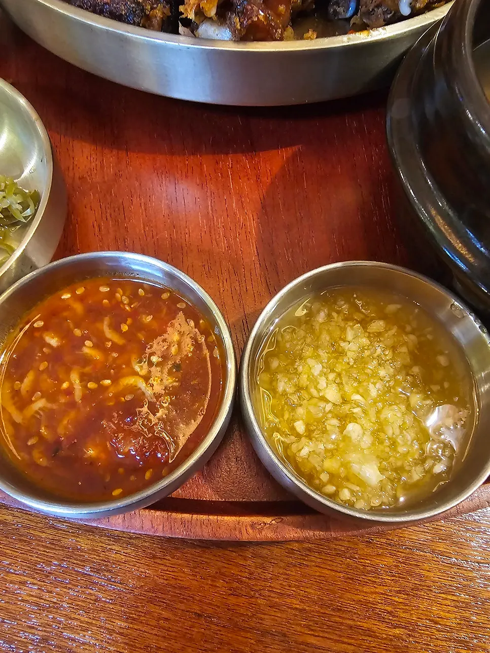 Garlic and sauce accompaniments