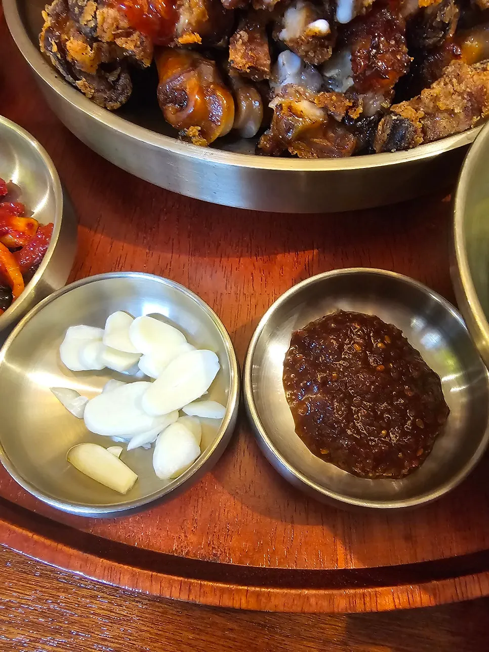 Garlic sauce accompaniment for fried jokbal