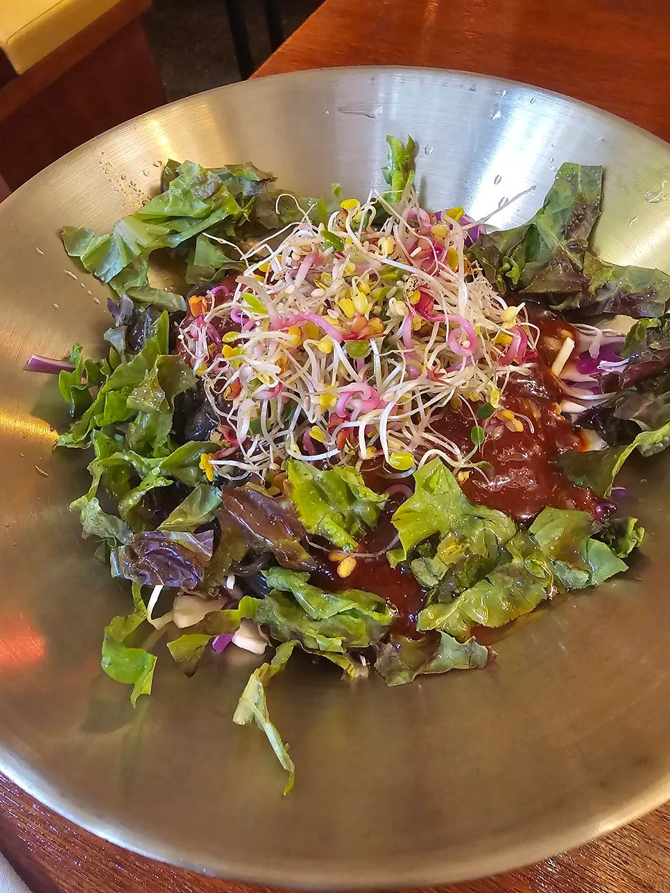Cold buckwheat noodles served with fried jokbal