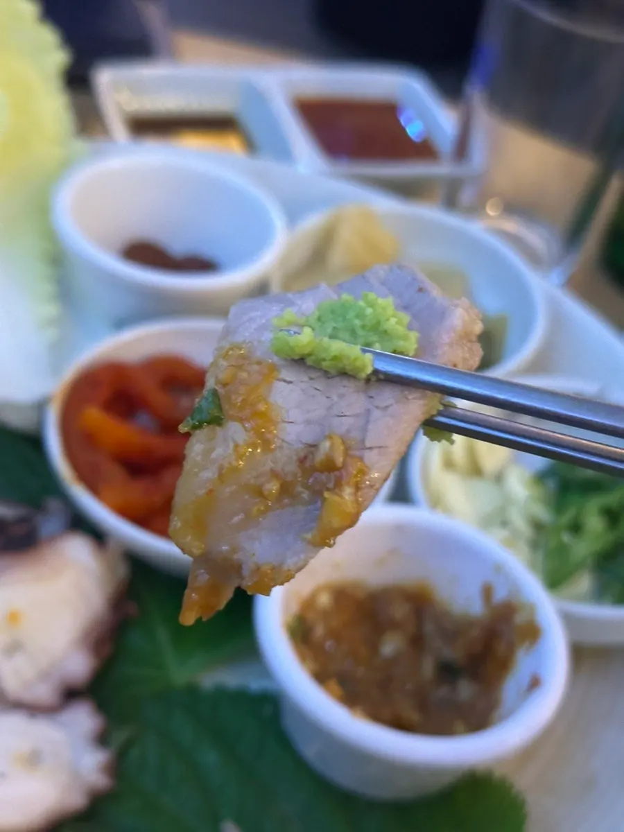 보쌈 김치와 문어 조합