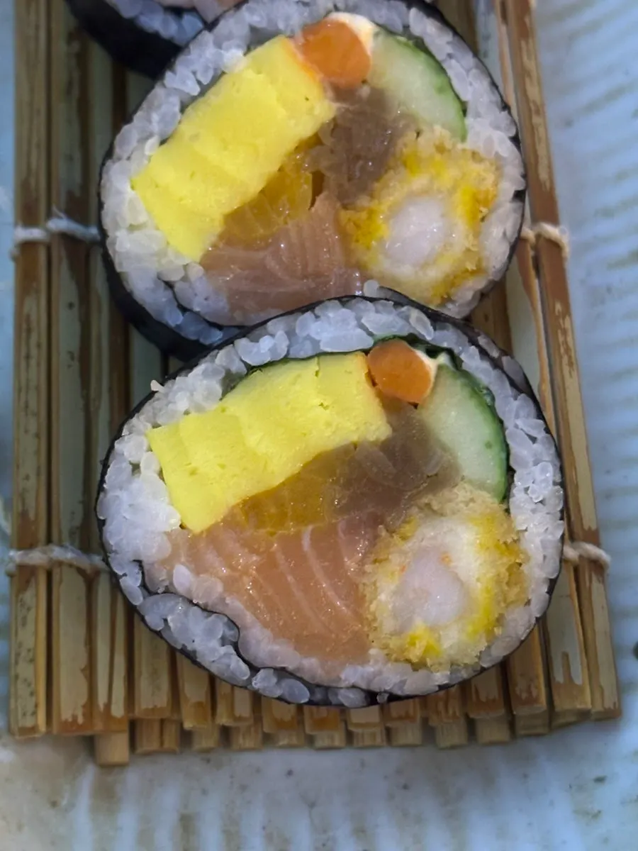 속재료가 꽉 찬 왕후토마끼 단면