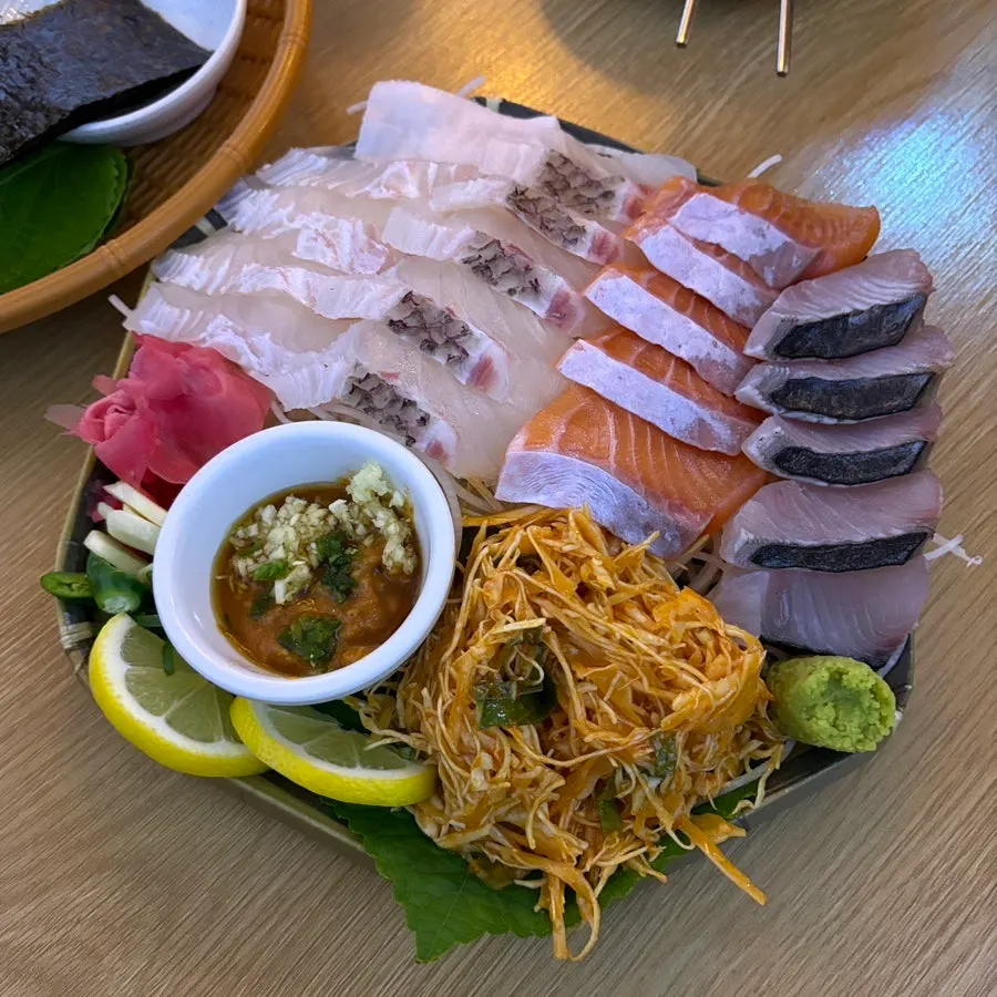 Aged sashimi combo (small) with four kinds of seasonal sashimi