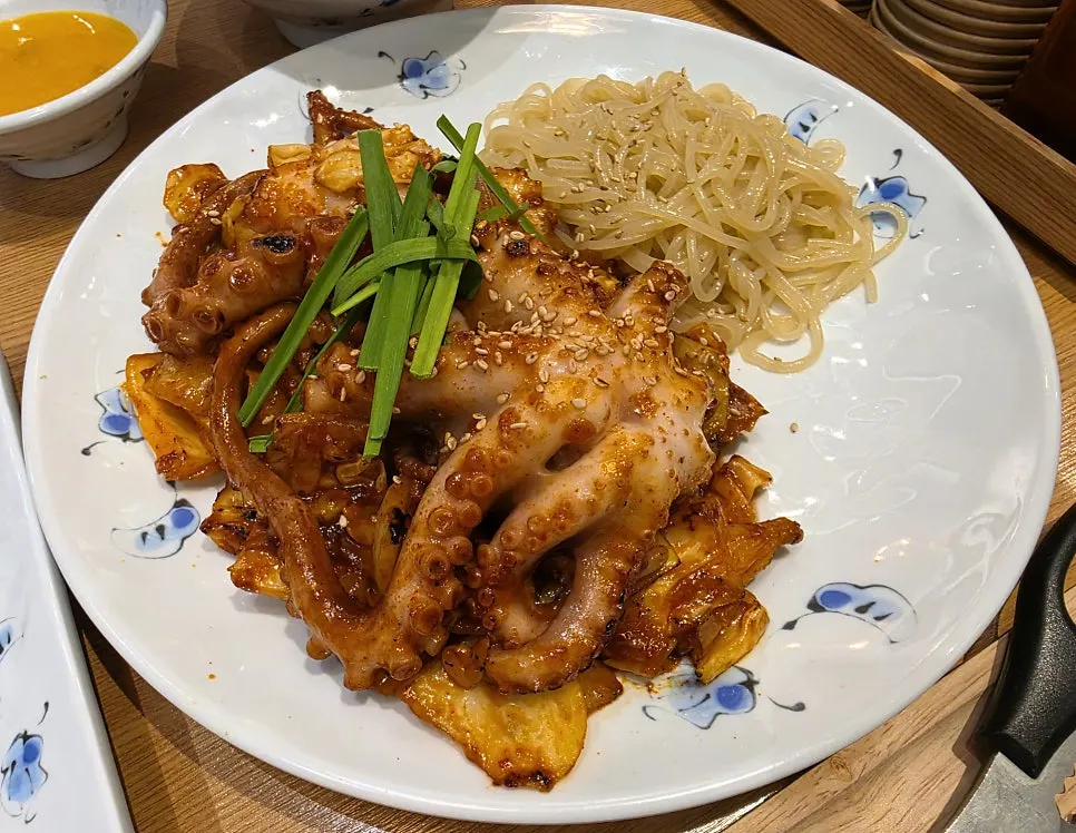 Flame-grilled whole octopus stir-fry coated in sauce