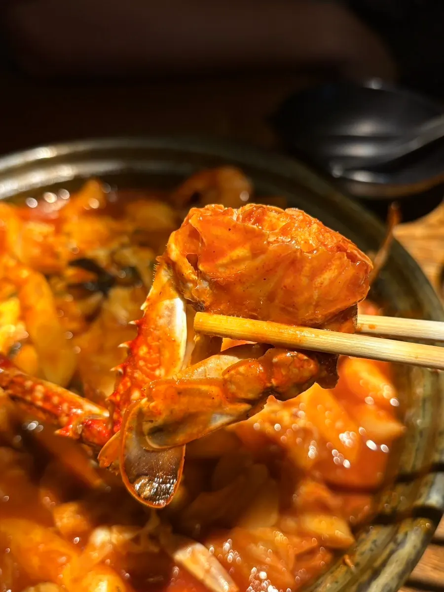 Rice cakes and squid in the seafood cheese tteokbokki