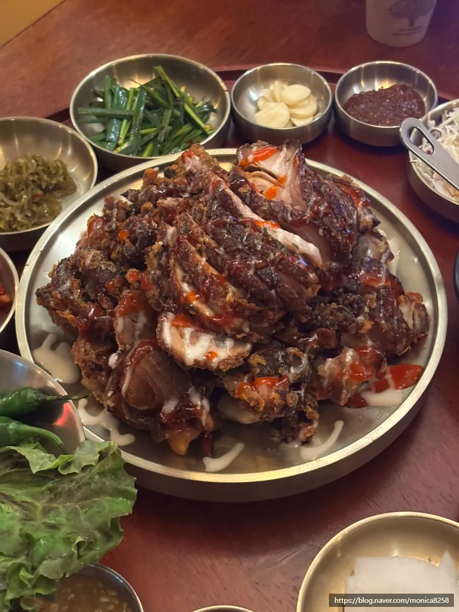 Deep-fried jokbal with a thin coating