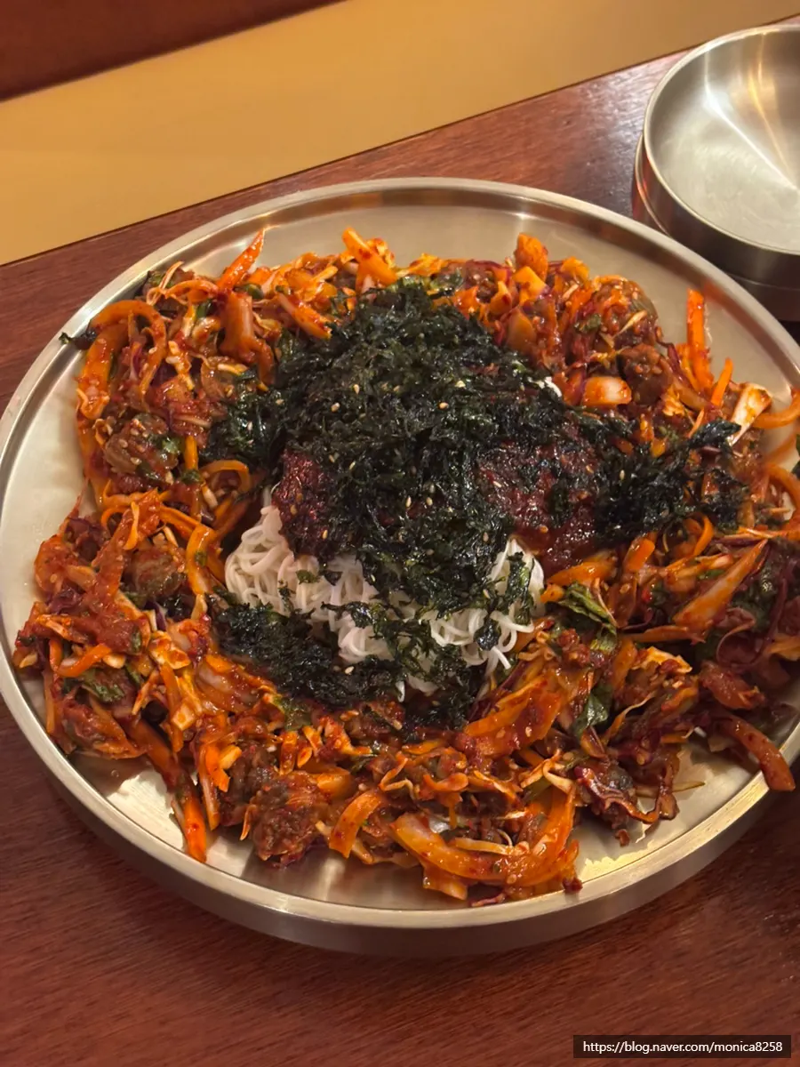 Yeonnam Jokbal Yeosu cockles with somyeon