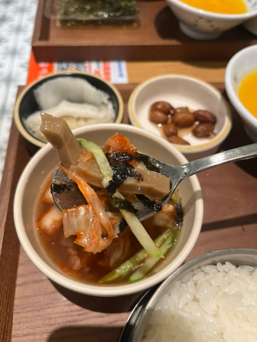 정식에 함께 나온 묵사발과 강낭콩볶음