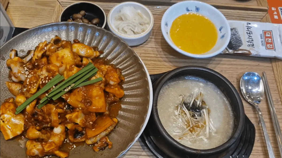 Rice for mixing hidden under the octopus stir-fry plate