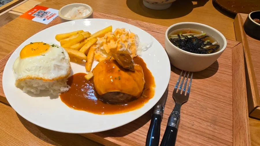 식사를 마친 봉혜자네주방 종로타워점 테이블