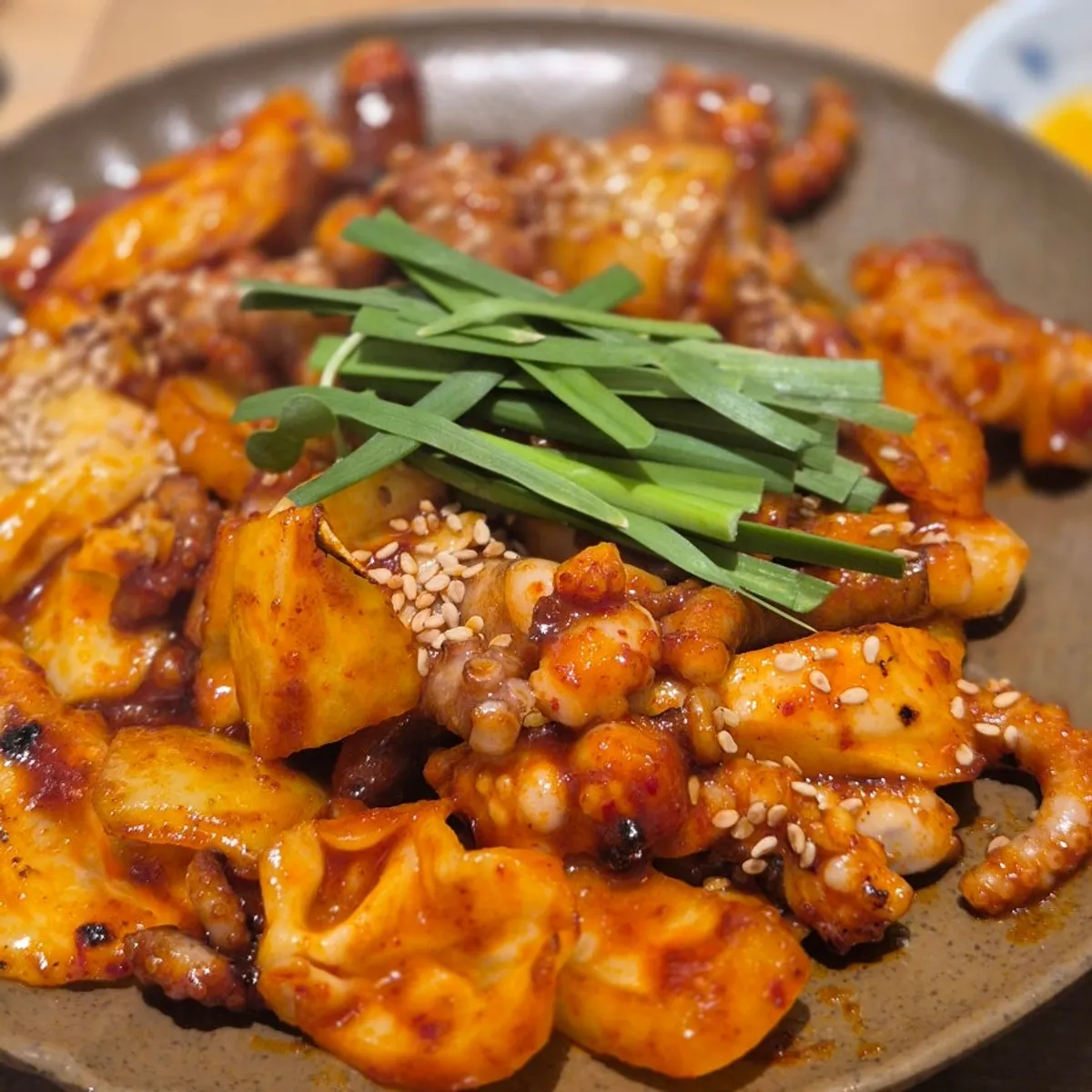 서랍에 비치된 수저와 물티슈