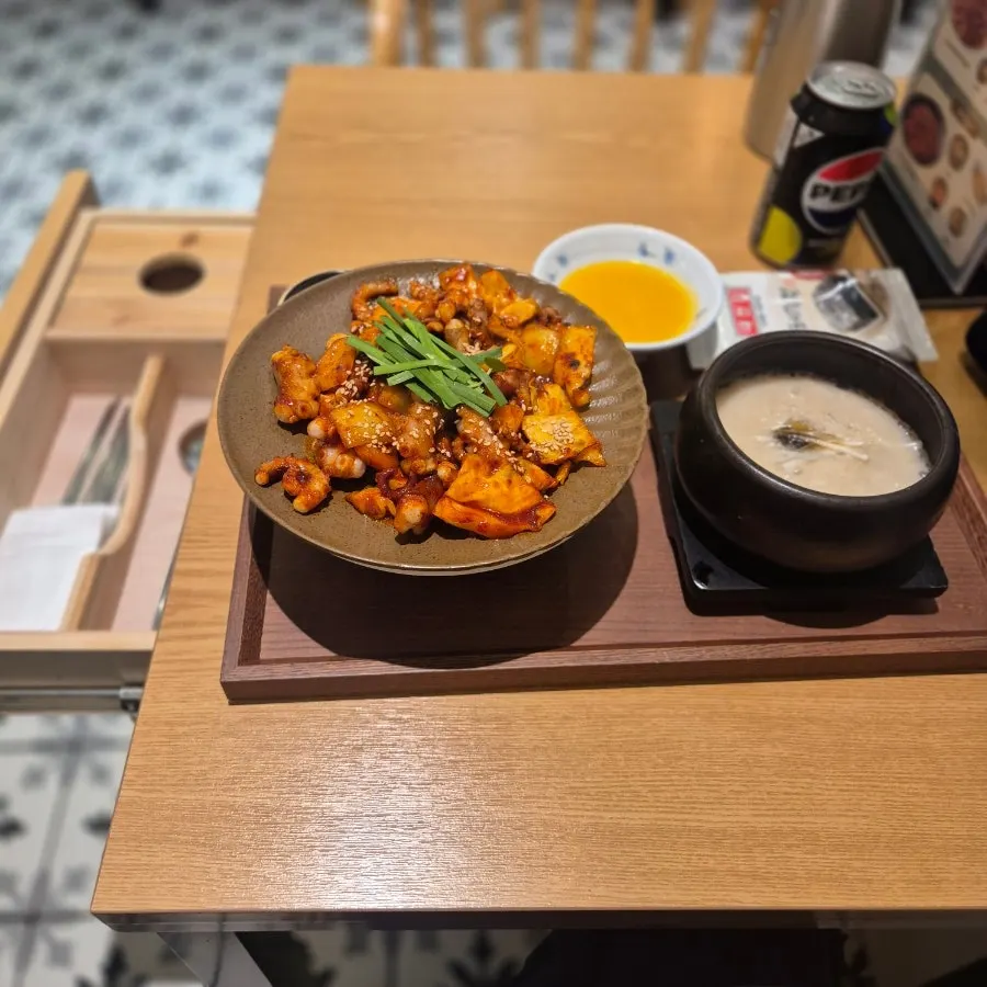 직화 불맛이 도는 낙지볶음 클로즈업
