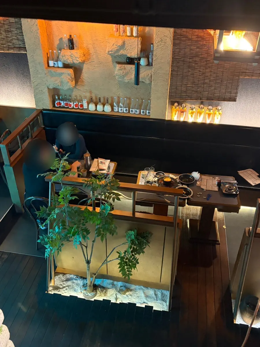 Traditionally decorated 1st floor interior of Ari Gyegok Jonggak