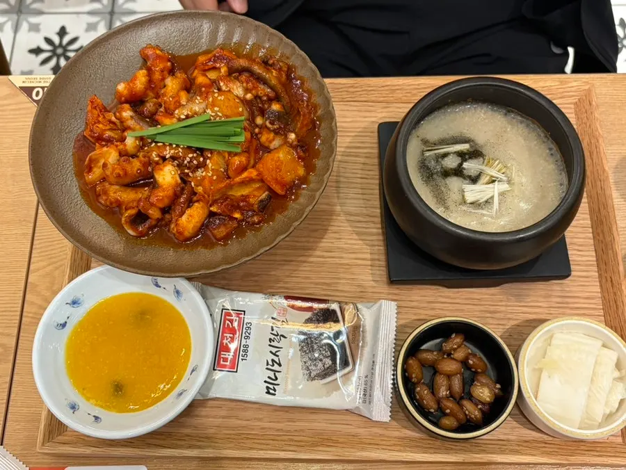 Basic side dishes: white kimchi, roasted peanuts, seaweed, and pumpkin porridge