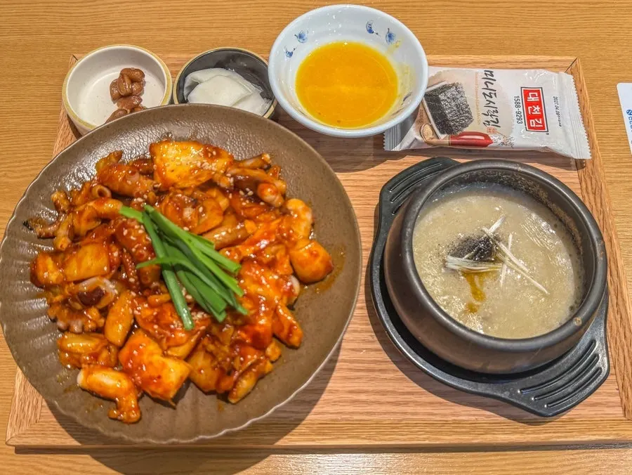 낙지볶음 정식 한 상 차림
