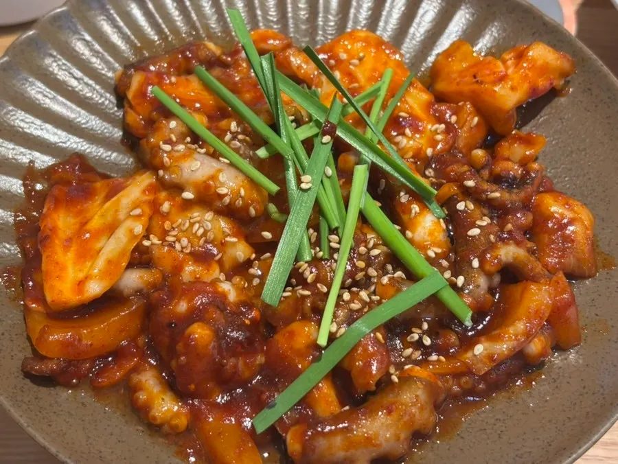 Octopus stir-fry eaten together with rice