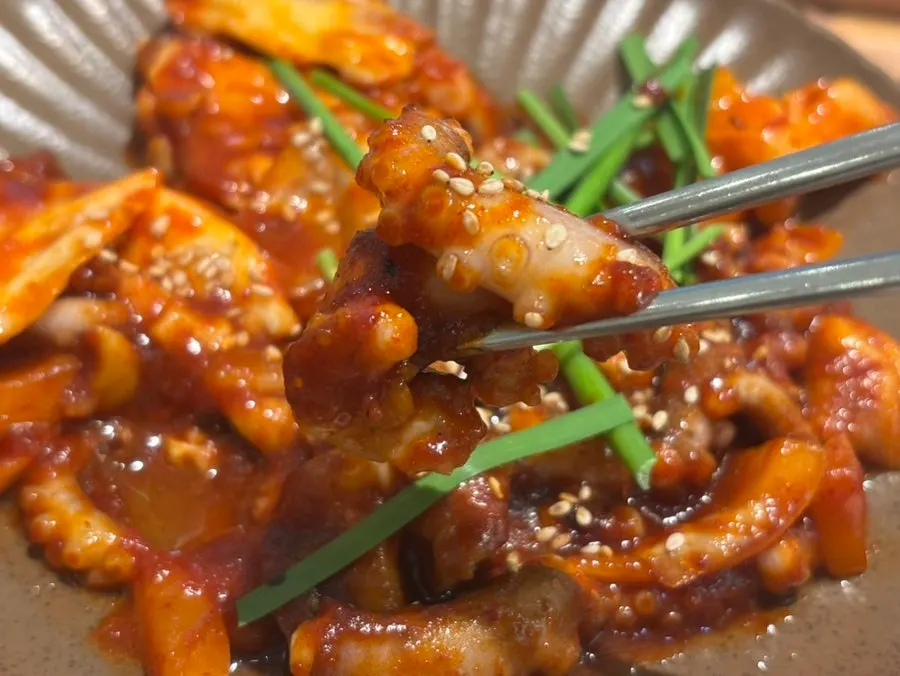 Side dishes and full spread of the octopus stir-fry set