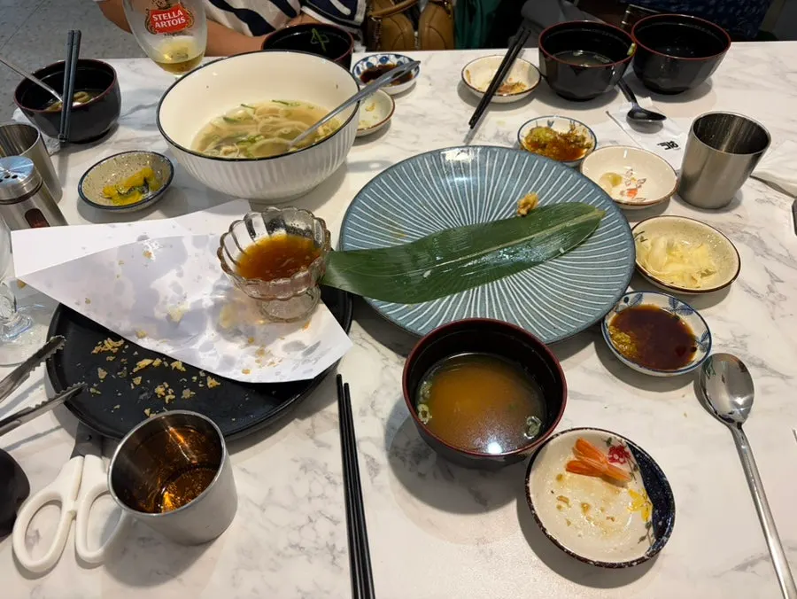 함께한 식사 시간 맥락 사진