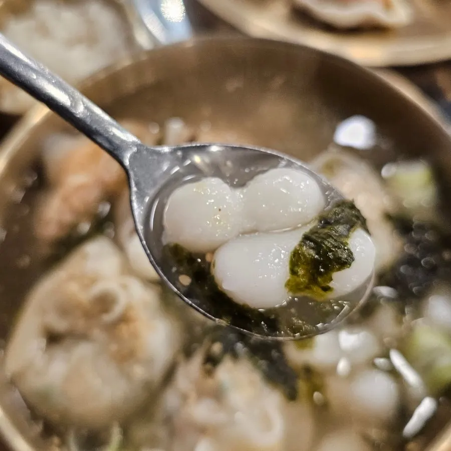 Clear broth and spicy broth side by side in the split-broth hot pot